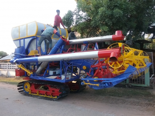 เสร็จแล้วครับ .ยังเหลืออีก 1 คัน ครับ เกี่ยวนาปี ปีนี้ สนใจมาคุยกันได้ เดิน 10 ht 6hhe 210 + turbo โซ่ 46 ข้อ d2 ปั้ม Dykin 23 สภาพที่ขายไม่ใช่สภาพนี้