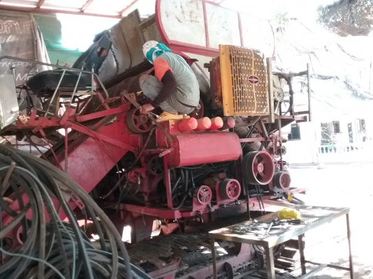 เสร็จแล้วครับ .ยังเหลืออีก 1 คัน ครับ เกี่ยวนาปี ปีนี้ สนใจมาคุยกันได้ เดิน 10 ht 6hhe 210 + turbo โซ่ 46 ข้อ d2 ปั้ม Dykin 23 สภาพที่ขายไม่ใช่สภาพนี้