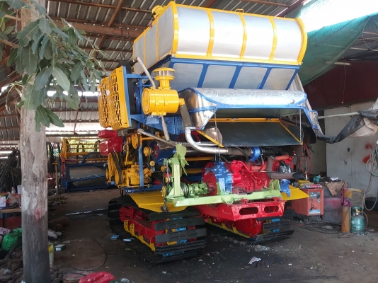 เสร็จแล้วครับ .ยังเหลืออีก 1 คัน ครับ เกี่ยวนาปี ปีนี้ สนใจมาคุยกันได้ เดิน 10 ht 6hhe 210 + turbo โซ่ 46 ข้อ d2 ปั้ม Dykin 23 สภาพที่ขายไม่ใช่สภาพนี้