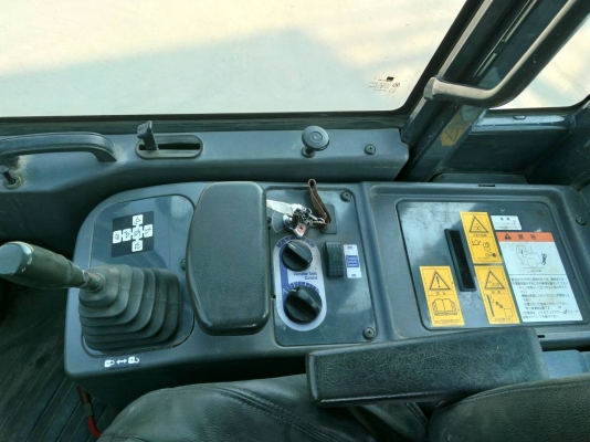 ขายรถตักล้อยาง ยี่ห้อ KOMATSU WA100-5 ซีเรียลสูง ปี 2006 นำเข้าจากญี่ปุ่นแท้ 100\% สภาพสวย ไม่เคยใช้งานในไทย