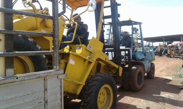 tractor-backhoe จัดส่ง รถตักล้อยาง เอวอ่อน ยกสูง KOMATSU ให้ลูกค้าไปใช้งานที่ ขอนแก่นครับ tractor-backhoe จัดส่ง รถตักล้อยาง เอวอ่อน ยกสูง KOMATSU ให้ลูกค้าไปใช้งานที่ ขอนแก่นครับ