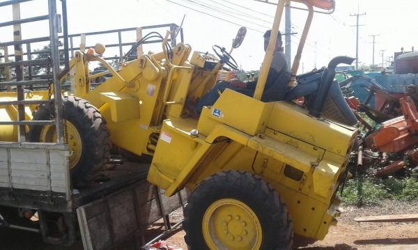 tractor-backhoe จัดส่ง รถตักล้อยาง เอวอ่อน ยกสูง KOMATSU ให้ลูกค้าไปใช้งานที่ ขอนแก่นครับ