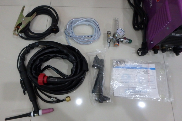 ตู้เชื่อมอาร์ก้อนหูหิ้ว Iweld TIG200 (200แอมป์) ของใหม่ อุปกรณ์ครบกล่อง ขายถูก