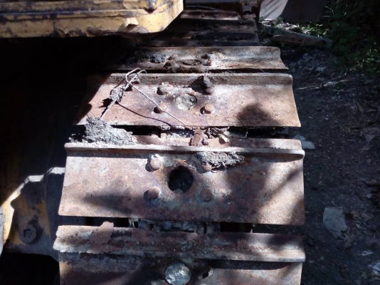 ขายแผ่นแทรก รถเเทรกเตอร์CAT- D-4 ตีนไก่แผ่นยาว50 ซม. 80 แผ่น สภาพตามรูปครับ ขายไม่แพง