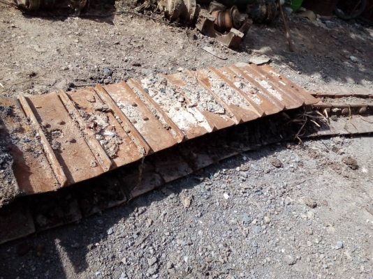 ขายแผ่นแทรก รถเเทรกเตอร์CAT- D-4 ตีนไก่แผ่นยาว50 ซม. 80 แผ่น สภาพตามรูปครับ ขายไม่แพง