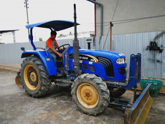 แทรกเตอร์ยูโร ขนาด  55 แรง  ใบมีดดันดินหน้า ผานพรวนหลัง
