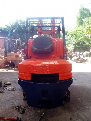 ขายTOYOTA-5FD30ขนาด3ตัน.เสาสูง4เมตร.เกียร์ธรรมดา.สภาพสวยๆพร้อมใช้งาน295,000บาท