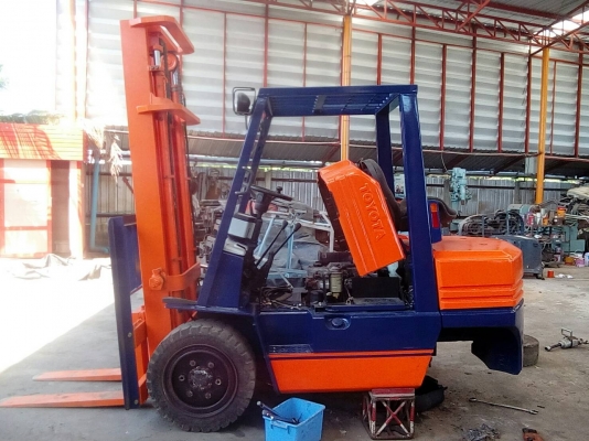 ขายTOYOTA-5FD30ขนาด3ตัน.เสาสูง4เมตร.เกียร์ธรรมดา.สภาพสวยๆพร้อมใช้งาน295,000บาท