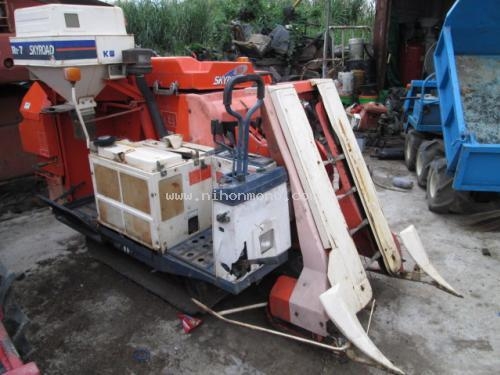 ราคาพิเศษ78,000 รถเกี่ยวข้าวนั่งขับ KUBOTA รุ่น R1-7  เครื่อง1สูบ 7.5 PS. รหัสสินค้า 13001473 ติดต่อ 081-8283376  www.nihonmono.com