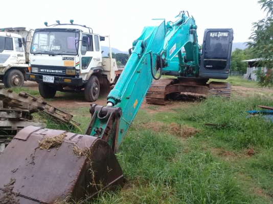 รถแบคโฮ KOBELCO SK200