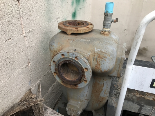 ขายชุดปั้มน้ำ Ebara ขนาดเข้า 4นิ้ว ออก 4นิ้ว รุ่นมีล่อน้ำในตัว พร้อมแท่นทั้งชุด มอเตอร์ 15HP. 220V เก่าญี่ปุ่น made in Japan สภาพสวย พร้อมใช้งาน