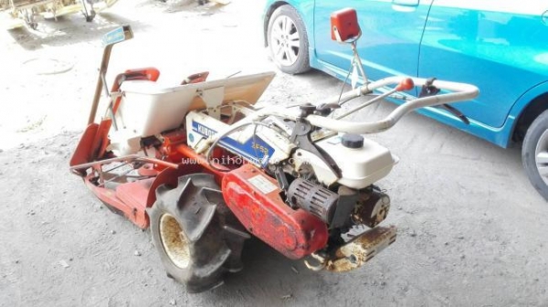 ราคา29,800 รถเกี่ยวข้าวเดินตาม KUBOTA รุ่น HF52 ระบบมัดข้าวอัตโนมัติ รหัสสินค้า81004764 ติดต่อ 081-8283376  www.nihonmono.com