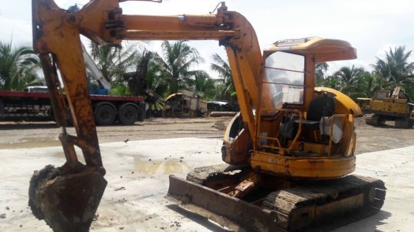 ขายรถขุด KOMATSU PC50UU2 สินจาก JAPAN เก่าจากนอก เครื่อง 4D84 ทำงานได้ทุกระบบ มีเอกสารพร้อมจำหน่าย ขายราคา470,000บาท