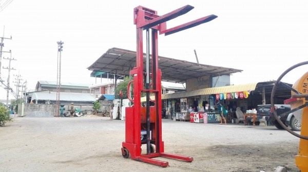 ** SOLD ** สแตกเกอร์ไฟฟ้า WINNER 1000 kg สูง 250 cm งายาว 130 cm ไฟแบต DC12V สวยพร้อมใช้
