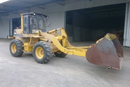 ขายรถตักล้อยาง KOMATSU WA100-1 (สภาพดี แขนยาวตักขึ้นสิบล้อได้เลย)