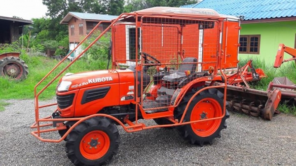 ขายB2420 พร้อมโครงกันอ้อย ใช้งานน้อย 78 ช.ม เล่มทะเบียนพร้อม