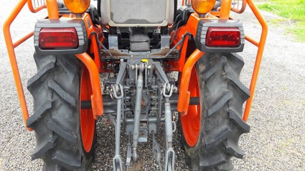 ขายB2420 พร้อมโครงกันอ้อย ใช้งานน้อย 78 ช.ม เล่มทะเบียนพร้อม ขายB2420 พร้อมโครงกันอ้อย ใช้งานน้อย 78 ช.ม เล่มทะเบียนพร้อม