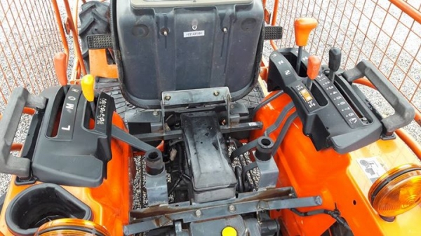 ขายB2420 พร้อมโครงกันอ้อย ใช้งานน้อย 78 ช.ม เล่มทะเบียนพร้อม ขายB2420 พร้อมโครงกันอ้อย ใช้งานน้อย 78 ช.ม เล่มทะเบียนพร้อม