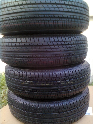 ขายยางป้ายแดงพร้อมกะทะเหล็ก 4 รู 175/65R15 บริสโตร์ ยางปี13 ตุ่มเส้นสียังอยู่ครบ พร้อมฝาและน๊อต 16ตัว 1ชุด
