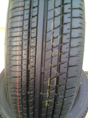 ขายยางป้ายแดงพร้อมกะทะเหล็ก 4 รู 175/65R15 บริสโตร์ ยางปี13 ตุ่มเส้นสียังอยู่ครบ พร้อมฝาและน๊อต 16ตัว 1ชุด