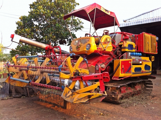 ขายรถเกี่ยวข้าวศักดิ์พัฒนา รุ่น KM 55