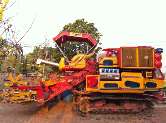ขายรถเกี่ยวข้าวศักดิ์พัฒนา รุ่น KM 55