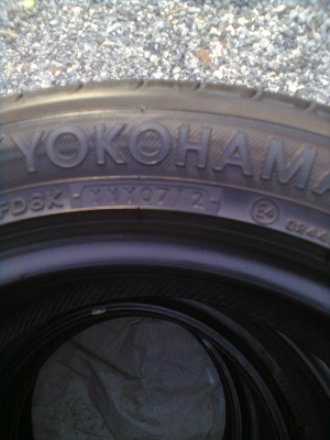 ขายยาง 205/55R16 ยางปี12 YOKOHAMA ADVAN dB MADE IN JAPAN สภาพยาง 90\% สวยๆนิ่มๆ  1 ชุด