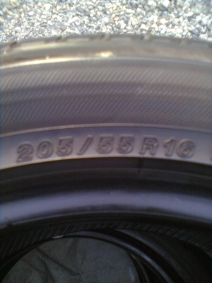ขายยาง 205/55R16 ยางปี12 YOKOHAMA ADVAN dB MADE IN JAPAN สภาพยาง 90\% สวยๆนิ่มๆ  1 ชุด