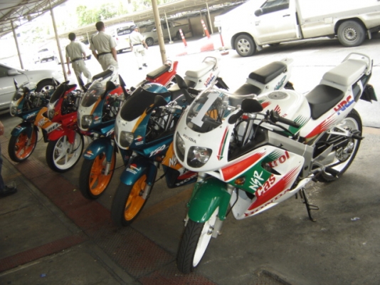 ขายด่วน NSR PROARM 150SP แท้ สวยมาก ทำสีใหม่ทั้ง คัน กทม สนใจ ติดต่อ คุณ เจ โทร. 0808051985 ราคา 35000 รถอยู่ที่ ไปรษณีย์ ยานนาวา กทม ตรงข้าม ปั้มเซลล์