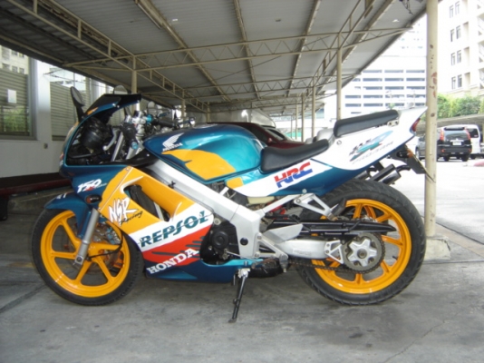 ขายด่วน NSR PROARM 150SP แท้ สวยมาก ทำสีใหม่ทั้ง คัน กทม สนใจ ติดต่อ คุณ เจ โทร. 0808051985 ราคา 35000 รถอยู่ที่ ไปรษณีย์ ยานนาวา กทม ตรงข้าม ปั้มเซลล์