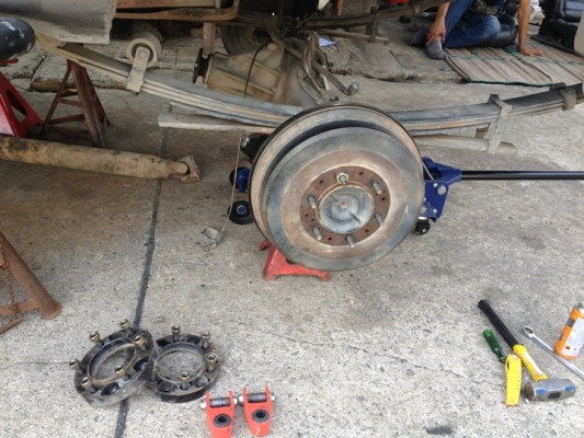 อแดปเตอร์เหล็ก6รู-6รูโตโยต้า 1 นิ้ว 1คู่พร้อมน็อต มีบ่า106มม.