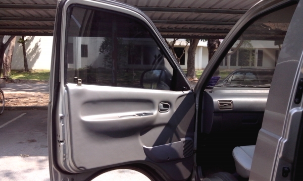 2001 รถตู้ KIA PREGIO วางเครื่อง J ติดแอลพีจีพร้อมใช้ ราคาไม่แพง