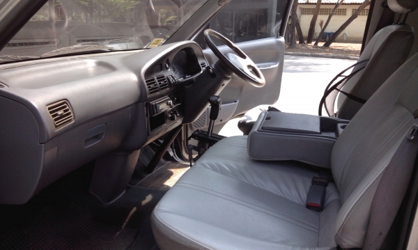 2001 รถตู้ KIA PREGIO วางเครื่อง J ติดแอลพีจีพร้อมใช้ ราคาไม่แพง