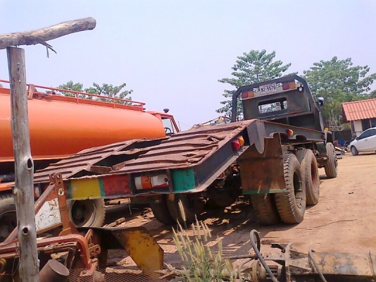 ขาย..รถสิบล้อเทลเล่อร์เรียว เครื่องยนต์ NISSAN UD PE6 turbo ใส่รถแบคโฮ CAT 320 D, PC200 ได้ รถสวย มีทะเบียนครบ.