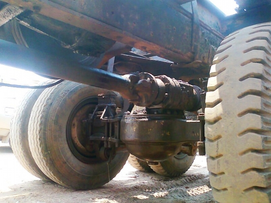 ขาย..รถสิบล้อเทลเล่อร์เรียว เครื่องยนต์ NISSAN UD PE6 turbo ใส่รถแบคโฮ CAT 320 D, PC200 ได้ รถสวย มีทะเบียนครบ.