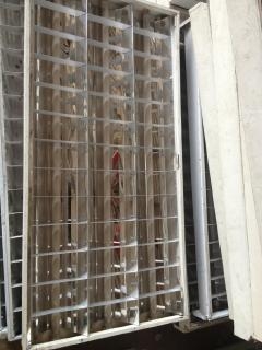 ขายโคมไฟพร้อมหลอดไฟ3แถวราคาถูกๆสภาพดีๆ อยู่ นครปฐม แถวขนส่งจังหวัด