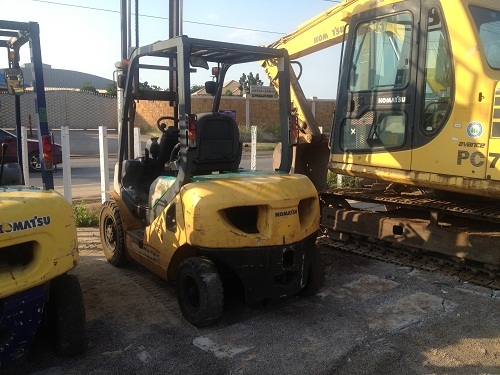 ขายรถฟอร์คลิฟต์ KOMATSU FG20C-16 นำเข้าจากญี่ปุ่น ติดต่อคุณ อิทธิวัฒน์ 089-5514842