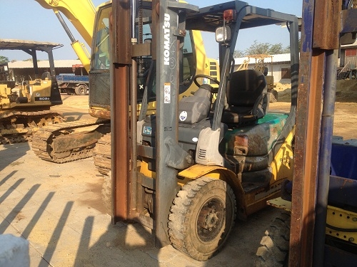 ขายรถฟอร์คลิฟต์ KOMATSU FG20C-16 นำเข้าจากญี่ปุ่น ติดต่อคุณ อิทธิวัฒน์ 089-5514842