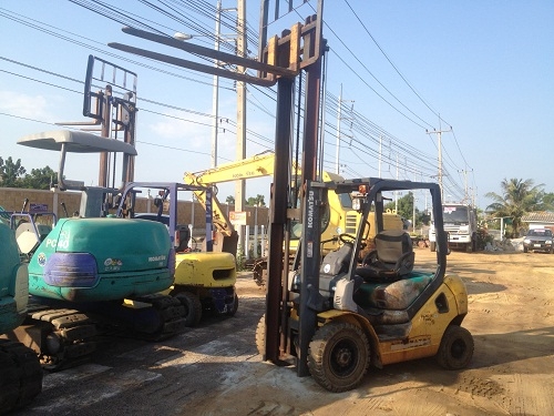 ขายรถฟอร์คลิฟต์ KOMATSU FG20C-16 นำเข้าจากญี่ปุ่น ติดต่อคุณ อิทธิวัฒน์ 089-5514842