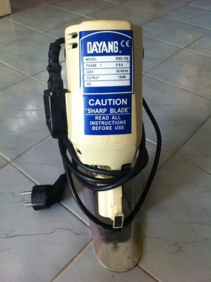 เครื่องตัดผ้าสภาพพร้อมใช้ ใบมีดกลม 4 นิ้ว มือสอง จัดส่งได้ครับ เครื่องตัดผ้าสภาพพร้อมใช้ ใบมีดกลม 4 นิ้ว มือสอง จัดส่งได้ครับ