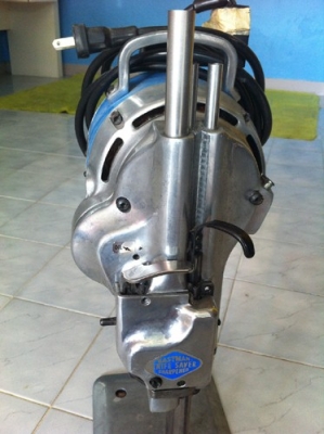 ขายเครื่องตัด ฟองน้ำ ผ้า ผ้าใบ หลากหลายครับ มือสอง 90 \%