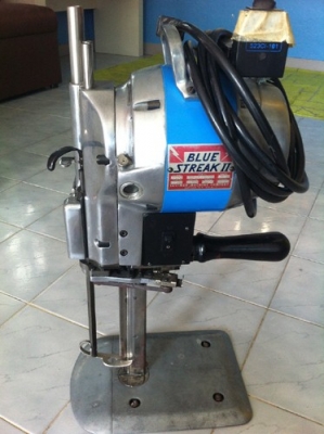 ขายเครื่องตัด ฟองน้ำ ผ้า ผ้าใบ หลากหลายครับ มือสอง 90 \%