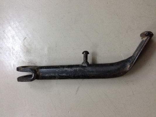 ขายขาตั้งชาลีเดิมๆติดเครื่องเก่ามา+สปริงเกี่ยว ราคา 70 บาทครับ