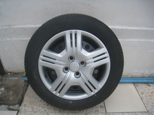 ขายกะทะล้อ Honda jazz ขอบ15 4/100 +ฝาครอบ + ยางปลายปี12 ( 081-3747940)