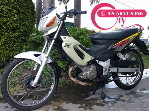 ขายด่วน SONIC ปี 46 รถเดิมๆ เครื่องเดิม ขายตามสภาพ ชุดสีข้างหน้าซีด ชุดโอนครบ โทร 085-1518956