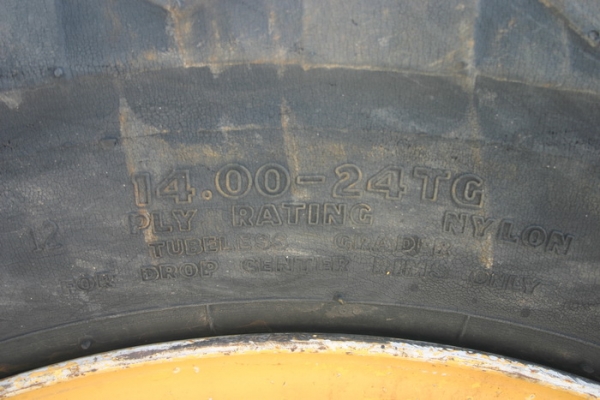 ขาย รถเกรด CATERPILLAR 140G-72V09xxx เก่าญี่ปุ่น สวยมาก เดิมๆ 2,900,000 TEL : 087-0339334 (อ็อฟ)