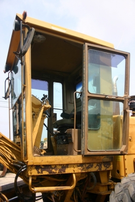 ขาย รถเกรด CATERPILLAR 140G-72V09xxx เก่าญี่ปุ่น สวยมาก เดิมๆ 2,900,000 TEL : 087-0339334 (อ็อฟ)