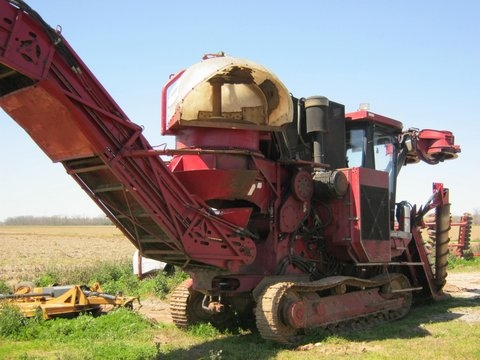 ขายรถตัดอ้อยมือสอง ออสทอฟ ปี2002 6,000 ชั่วโมง ล้อแทรค คันที่2