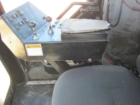 ขายรถตัดอ้อยมือสอง ออสทอฟ ปี2002 6,000 ชั่วโมง ล้อแทรค คันที่2