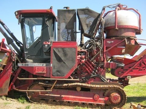 ขายรถตัดอ้อยมือสอง ออสทอฟ ปี2002 6,000 ชั่วโมง ล้อแทรค คันที่2